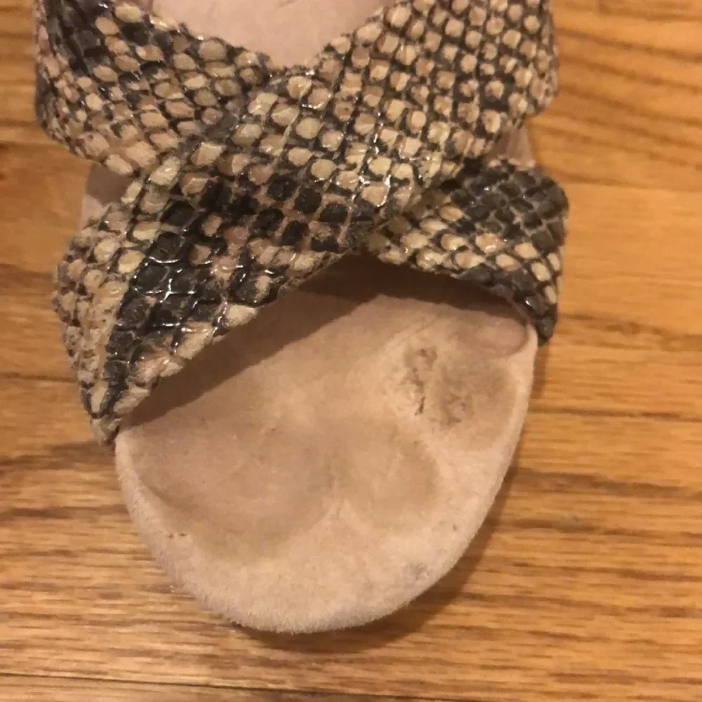 Toms open toe wedges sandals